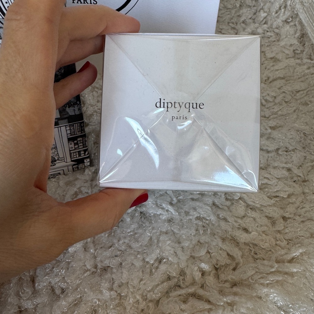 Diptyque Torsade Scented Candle and Gift Bag Set - Picture 4 of 15